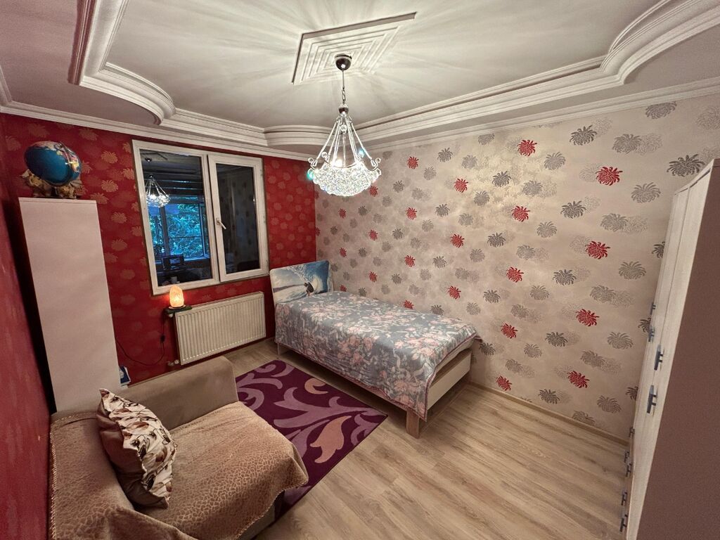 Bakı, 8-ci mikrorayon, 4 otaqlı, Köhnə tikili, m. Gənclik, 78 kv. m