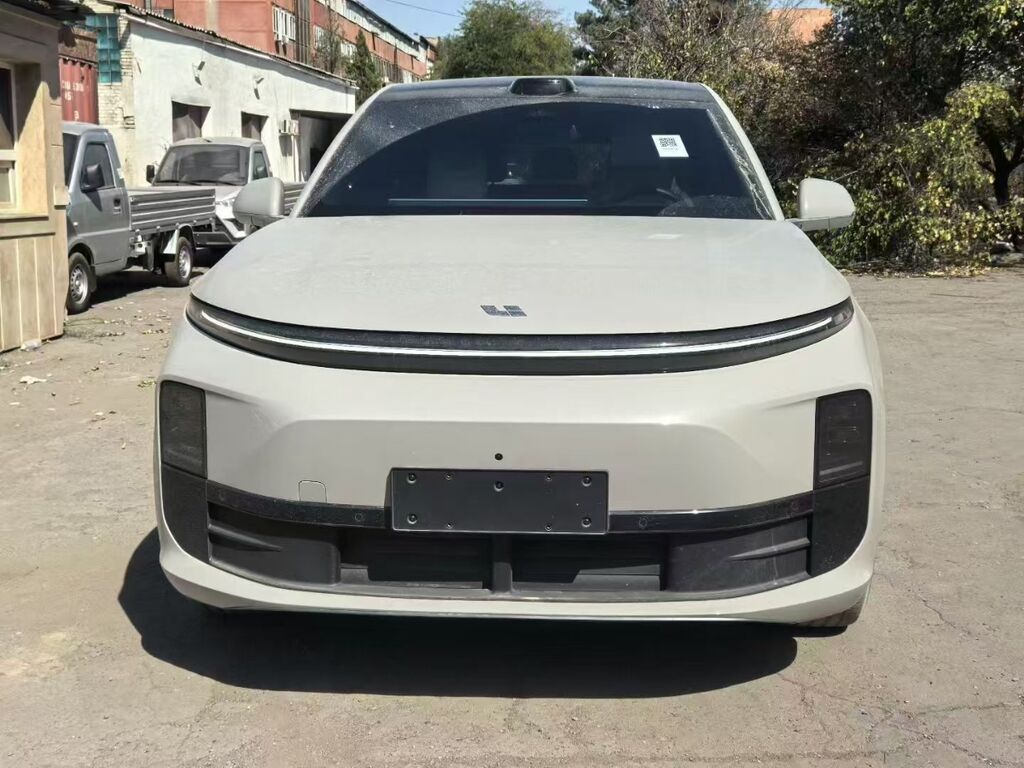 Lixiang L6: 2024 г., 1.5 л, Автомат, Гибрид, Кроссовер: фото 1