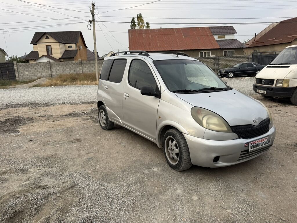 Toyota Funcargo: 2000 г., Механика, Бензин, Минивэн: фото 1