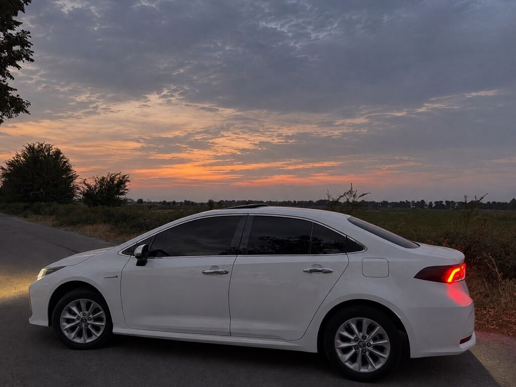 Toyota Corolla, 2021 г., 1.8 л, вариатор, гибрид, седан: фото 5