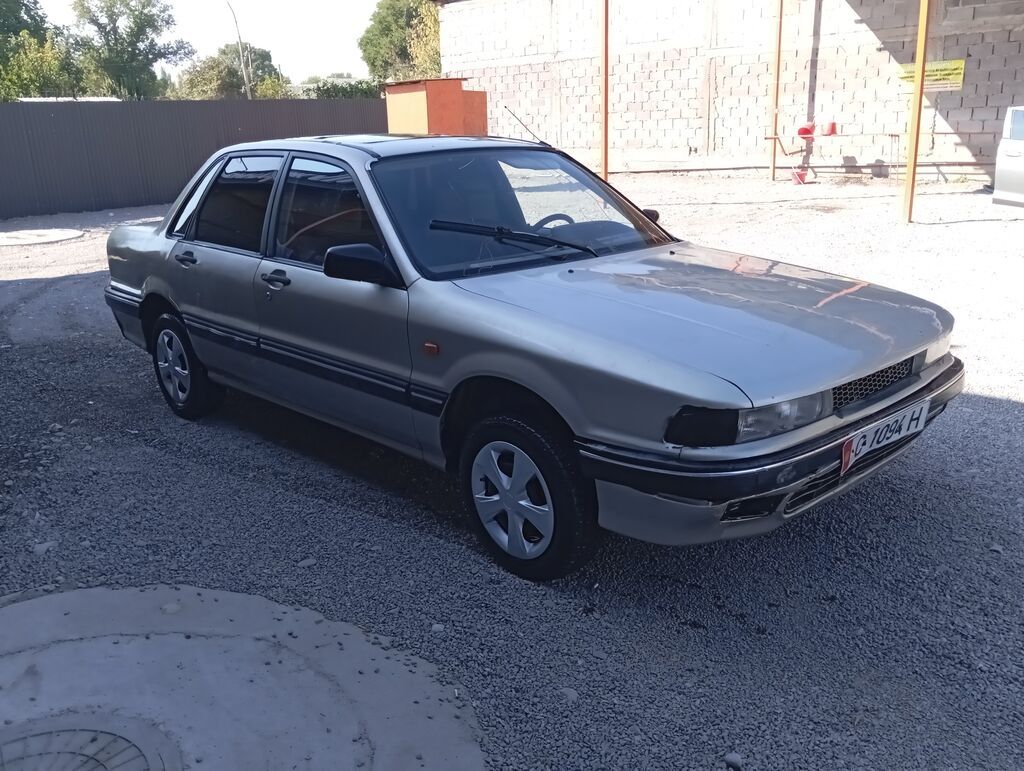 Mitsubishi Galant: 1989 г., 1.8 л, Механика, Бензин, Седан: фото 1