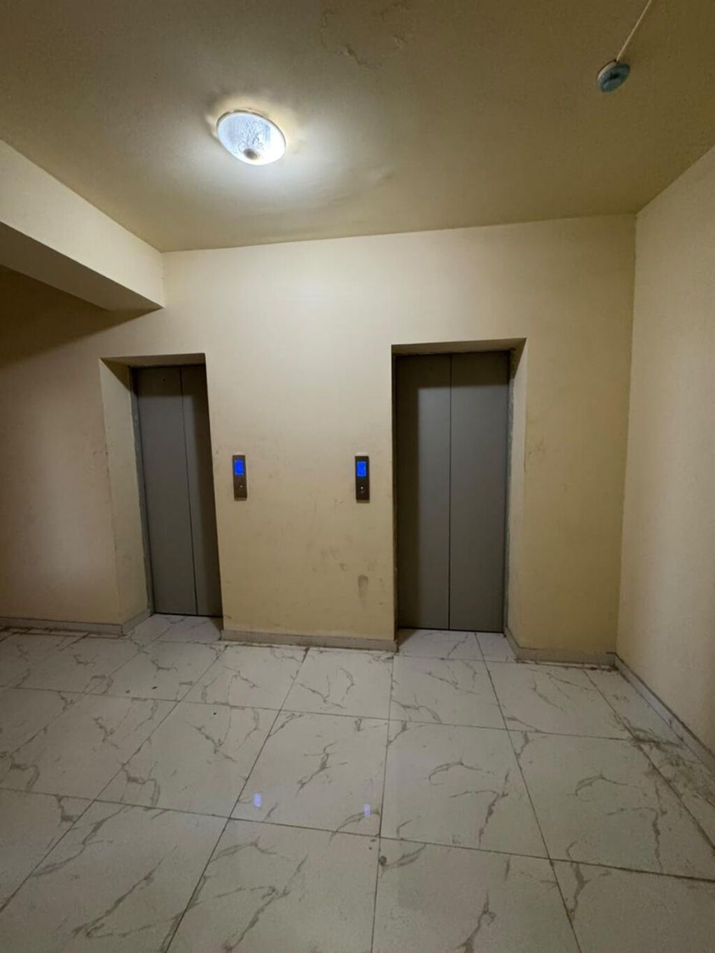 3 otaqlı, Yeni tikili, m. Xalqlar Dostluğu, 72 kv. m