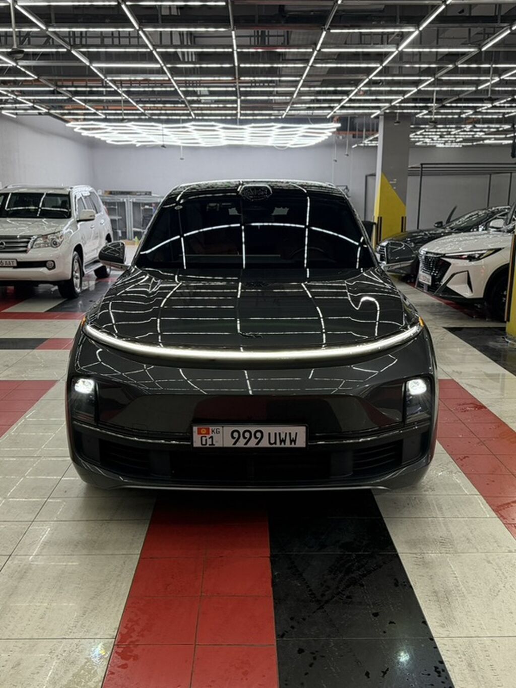 Lixiang L9: 2024 г., 1.5 л, Робот, Электромобиль, Внедорожник: фото 1