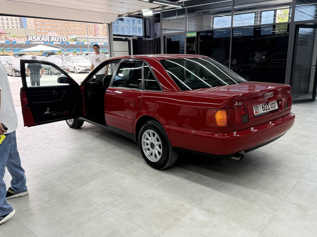 Audi A6: 1996 г., 2 л, Механика, Бензин, Седан: фото 4
