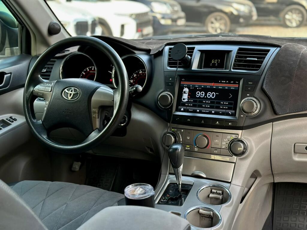 Toyota Highlander: 2012 г., 2.7 л, Автомат, Бензин, Кроссовер: фото 4