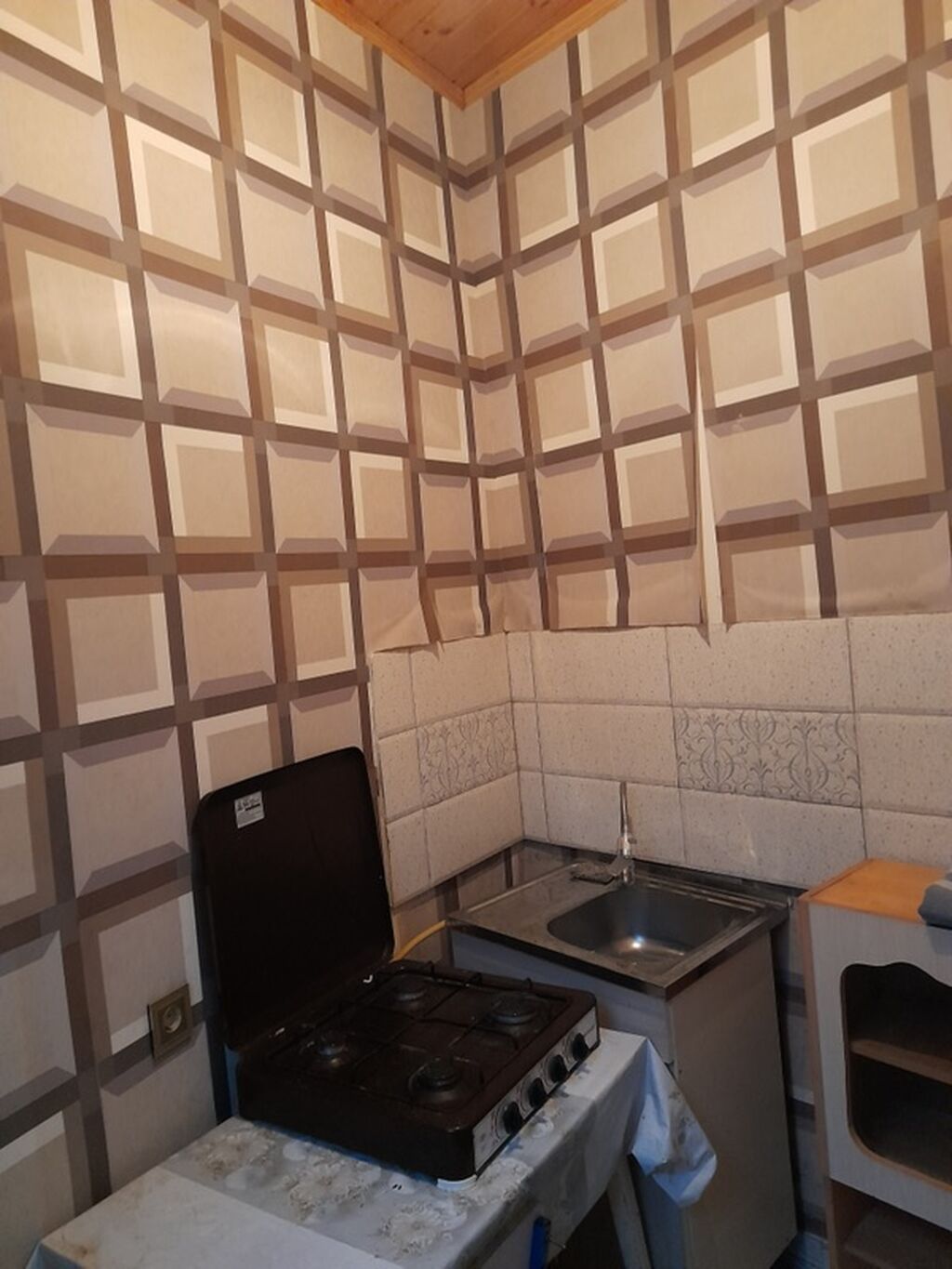Kirayə mənzil – 1 otaqlı, mətbəx və sanitar qovşağı ilə - Yüksək