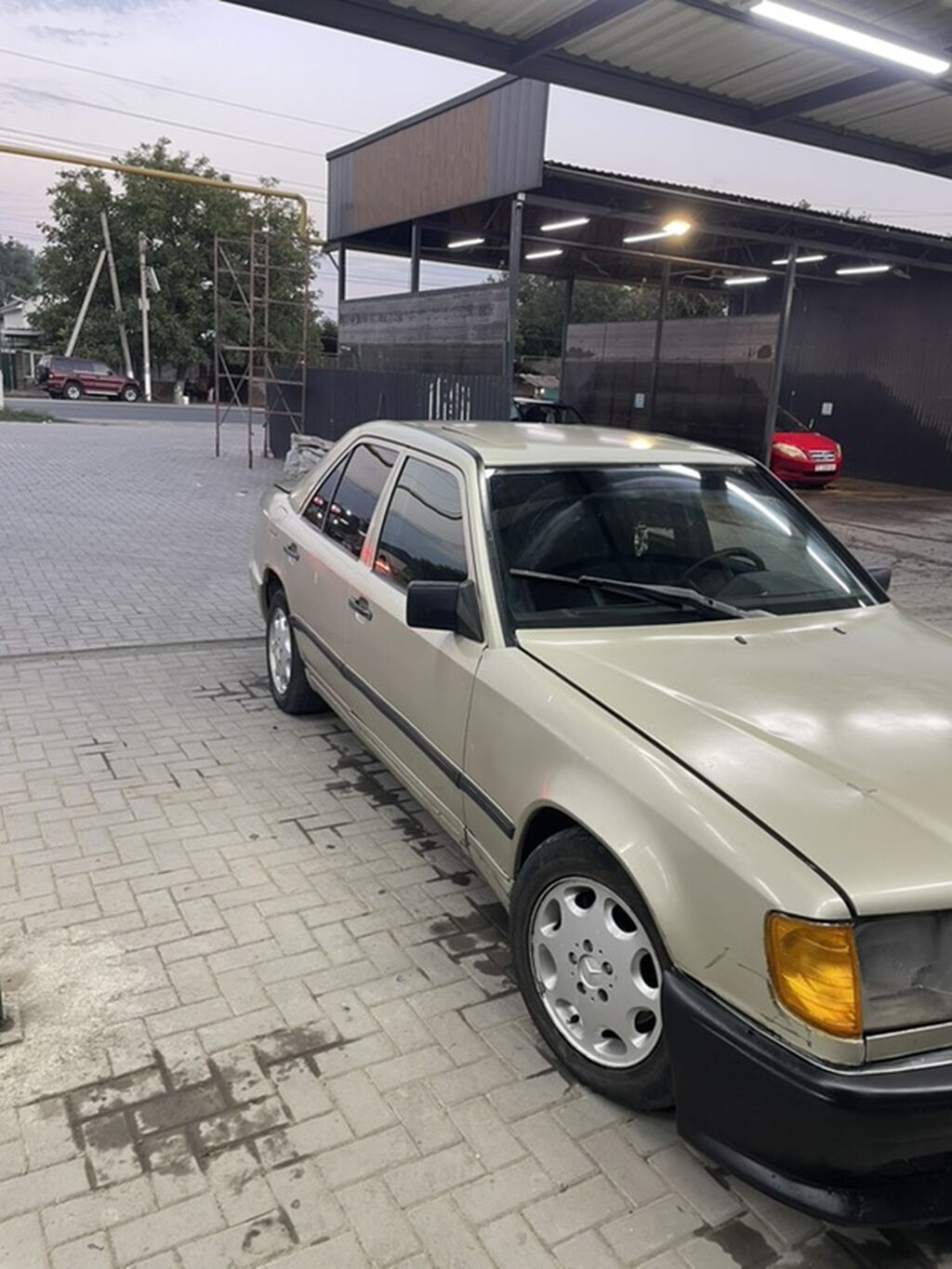 Mercedes-Benz W124: 1986 г., 2.3 л, Механика, Бензин, Седан: фото 5