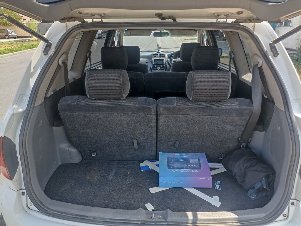 Toyota Ipsum: 2003 г., 2.4 л, Автомат, Газ, Минивэн: фото 8