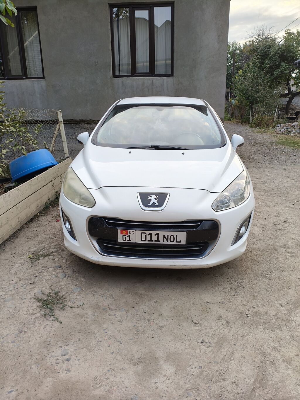 Peugeot 308: 2011 г., Хэтчбэк: фото 3