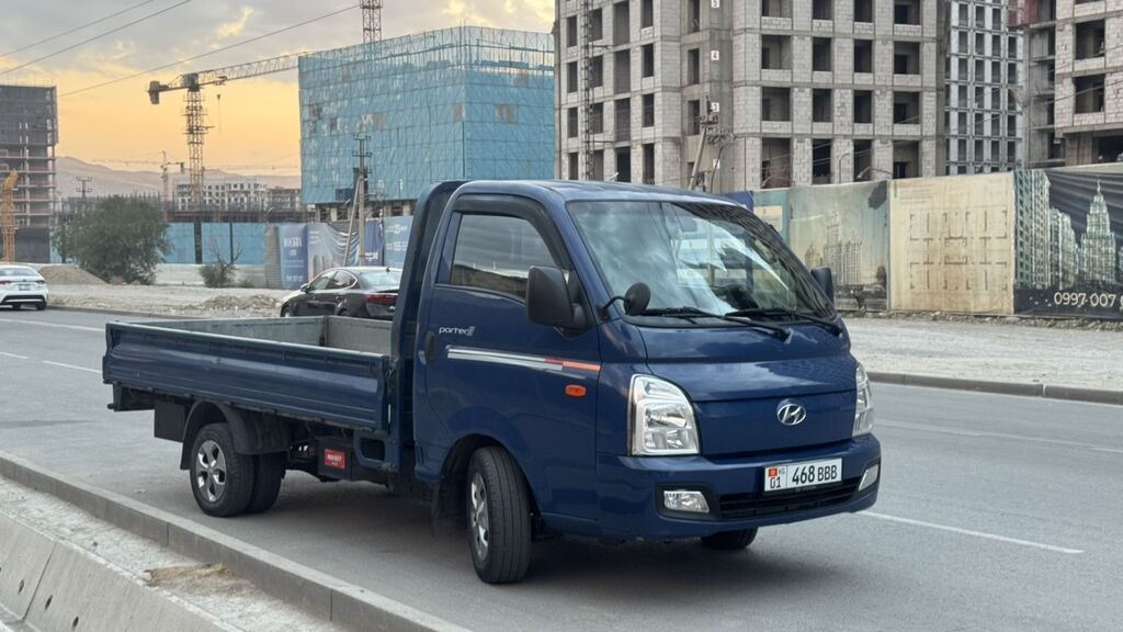 Hyundai Porter II, компактный бортовой грузовик в синем цвете: фото 6
