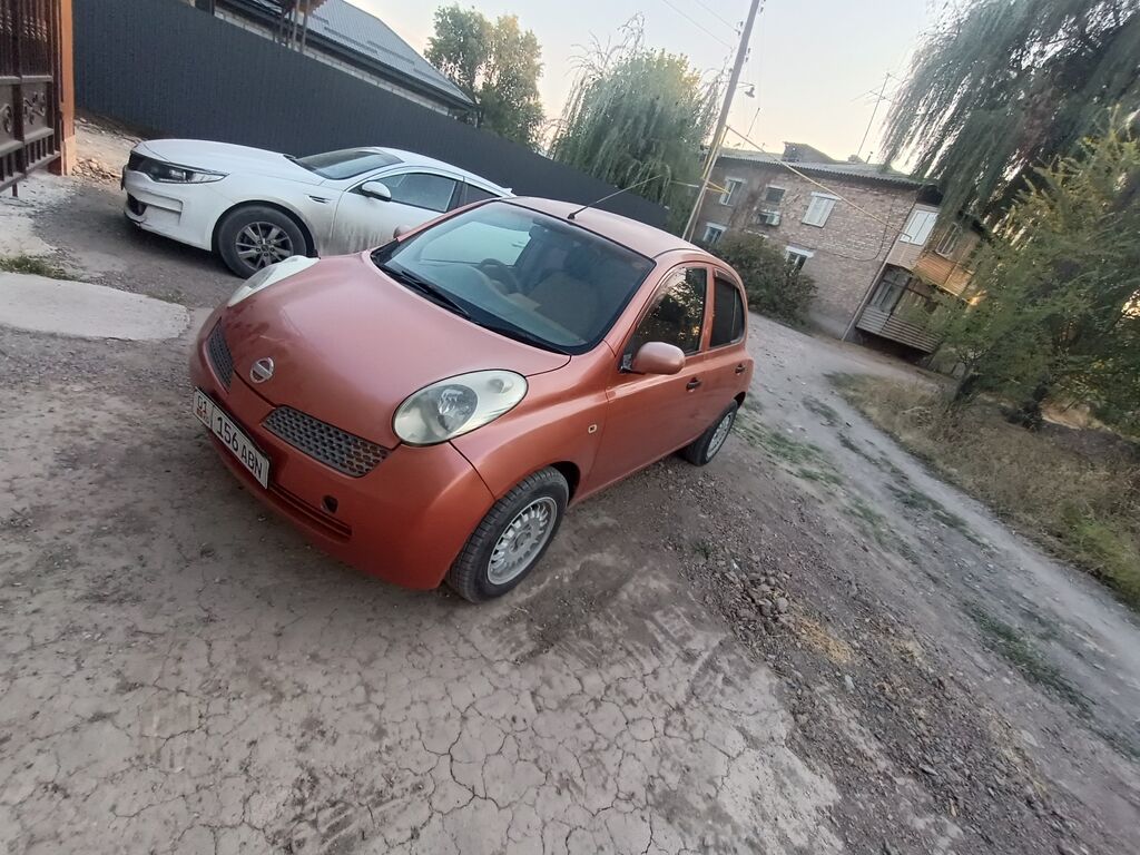 Nissan March: 2002 г., 1.3 л, Автомат, Бензин, Хэтчбэк: фото 2