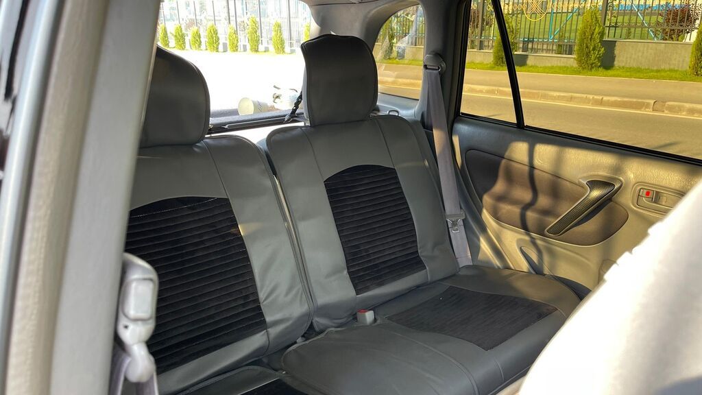 Toyota RAV4: 2002 г., 2 л, Автомат, Бензин, Кроссовер: фото 6