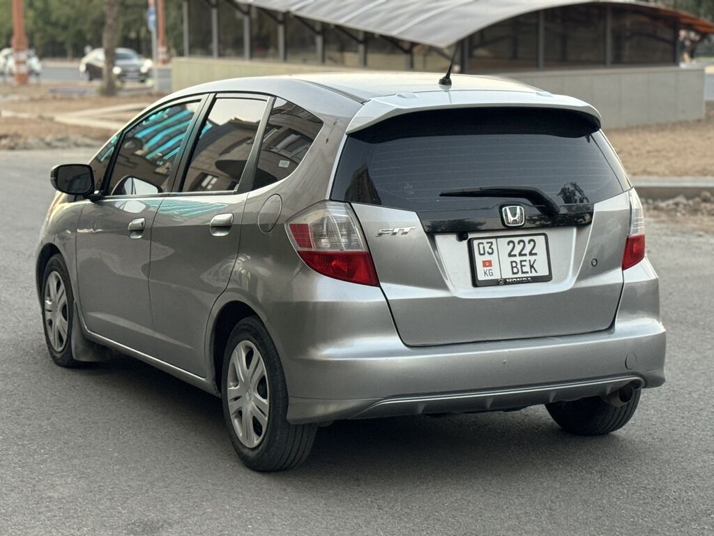 Honda Fit: 2009 г., 1.5 л, Автомат, Бензин, Хэтчбэк: фото 5