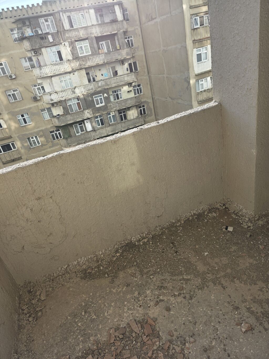 Obyekt: Tikinti mərhələsində yarımçıq mənzil/obyekt sahəsi Təsvir: -