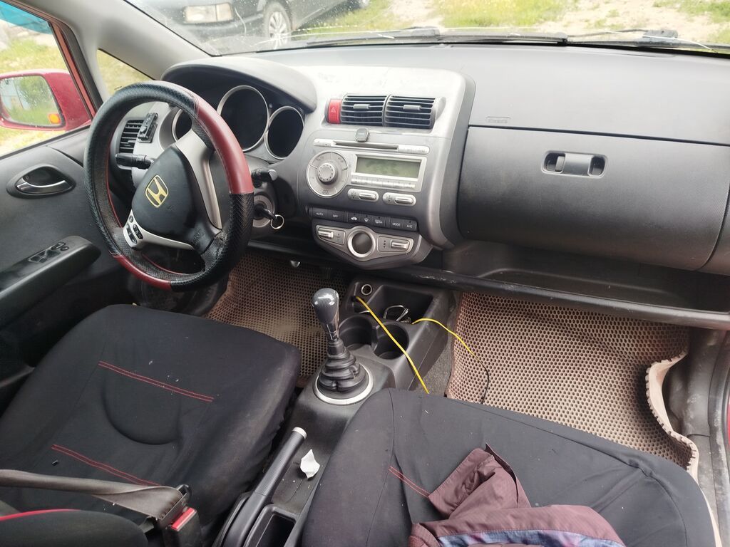 Honda Jazz: 2008 г., 1.3 л, Механика, Бензин, Хэтчбэк: фото 2