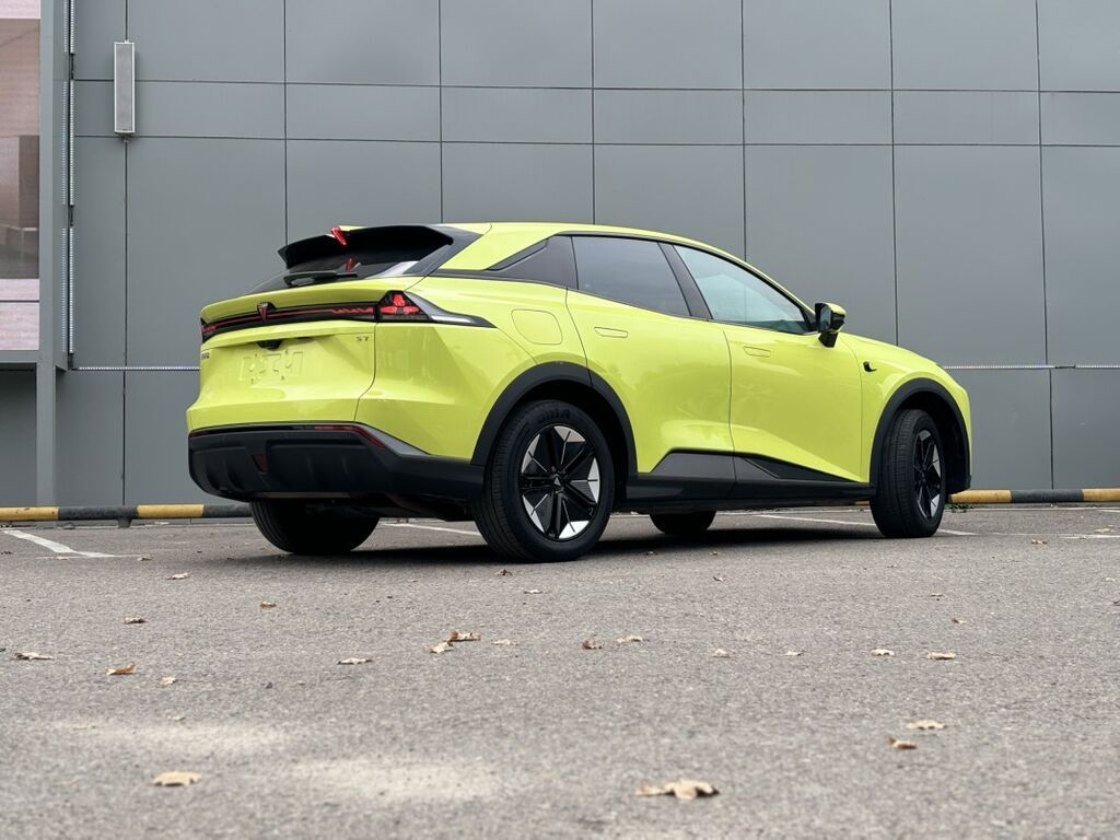 Электромобиль кроссовер Changan Deepal (яркий неоново‑лаймовый цвет: фото 2
