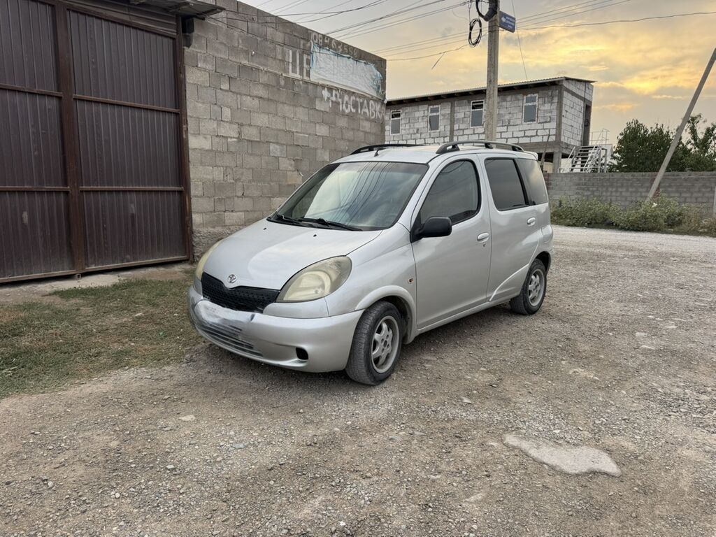 Toyota Funcargo: 2000 г., Механика, Бензин, Минивэн: фото 2