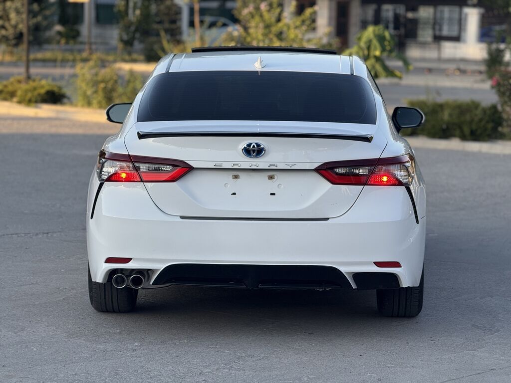 Toyota Camry: 2022 г., 2.5 л, Автомат, Гибрид, Седан: фото 5