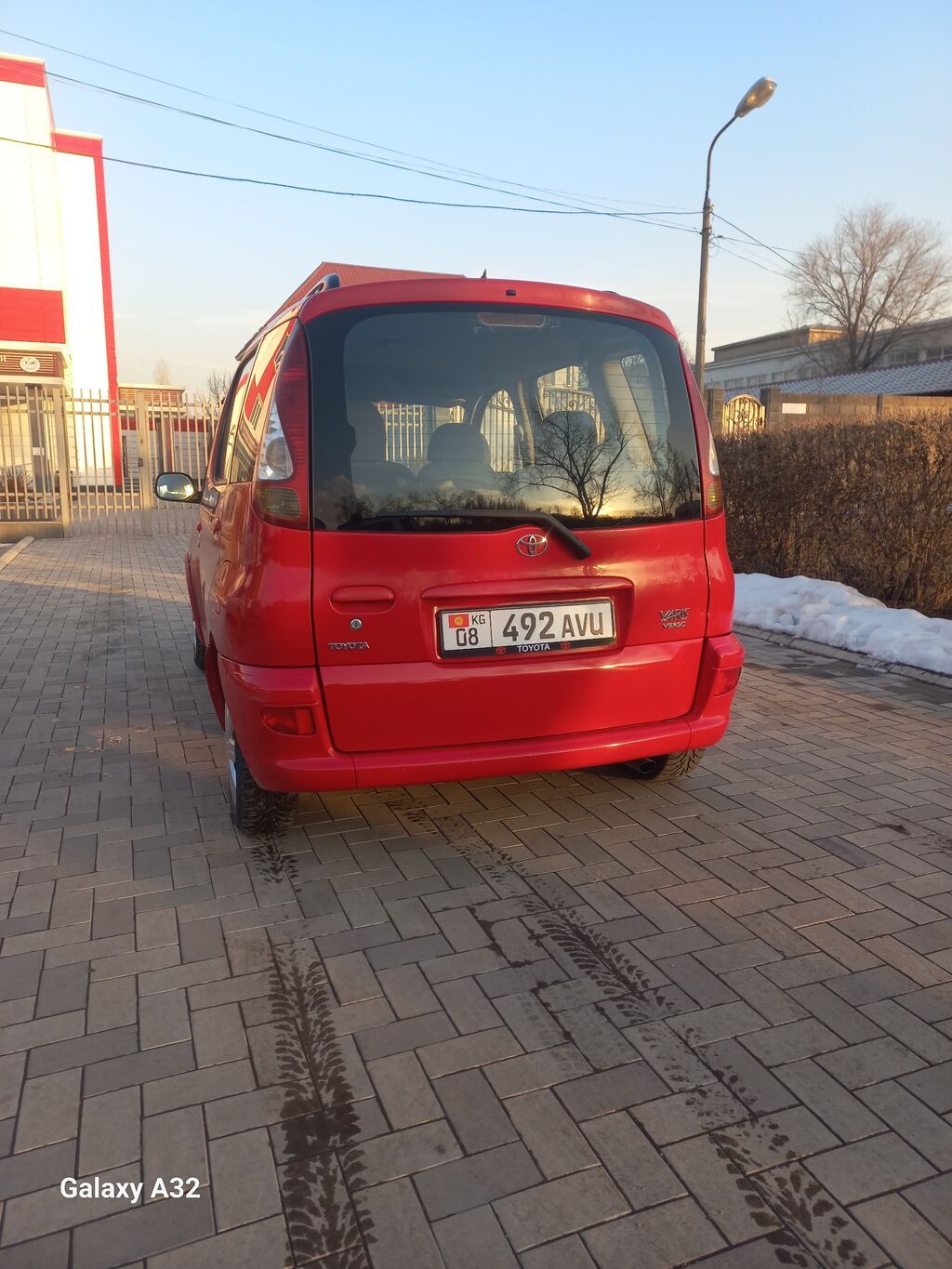 Toyota Yaris: 2005 г., 1.5 л, Автомат, Бензин, Универсал: фото 3