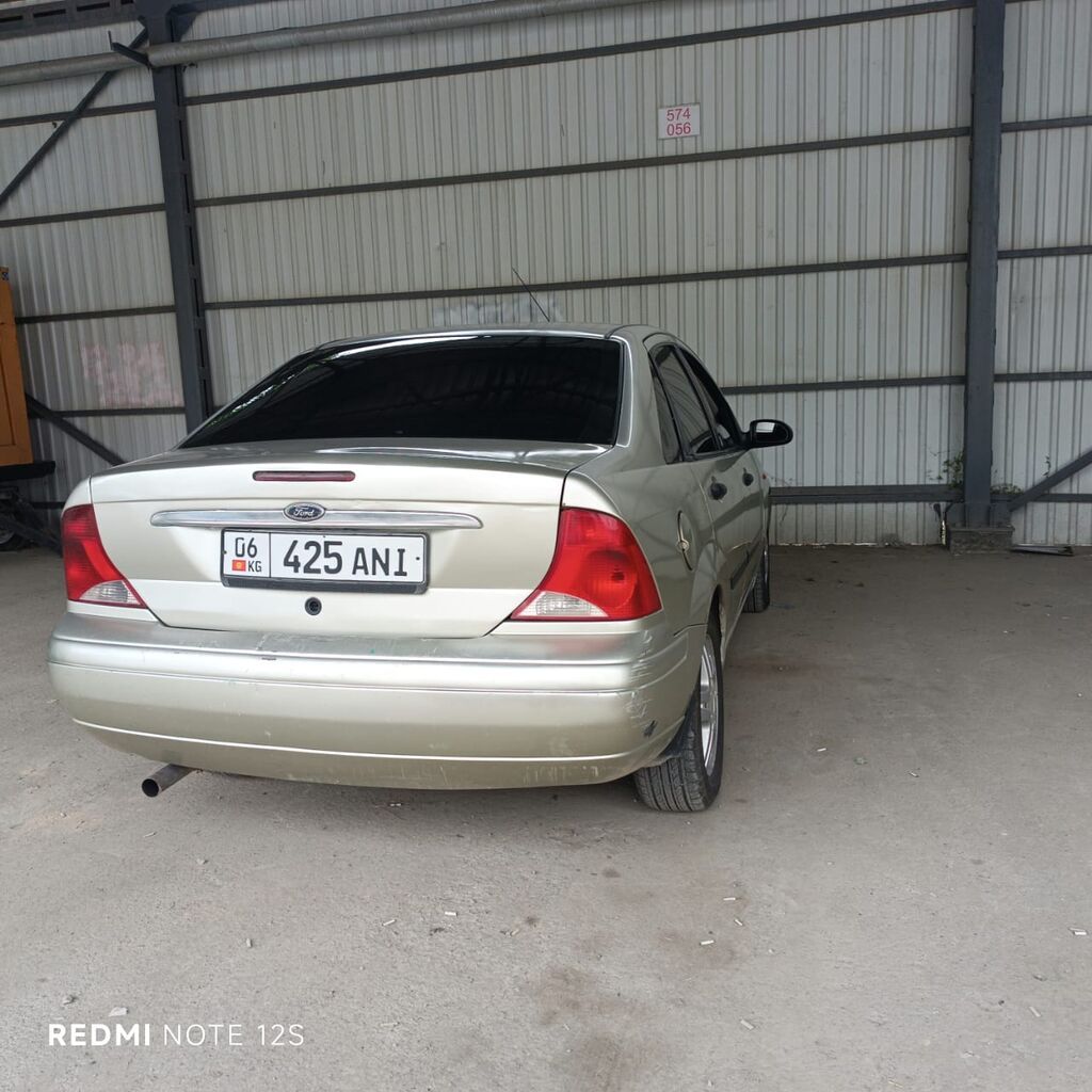 Ford Focus: 2001 г., 2 л, Автомат, Бензин, Седан: фото 4