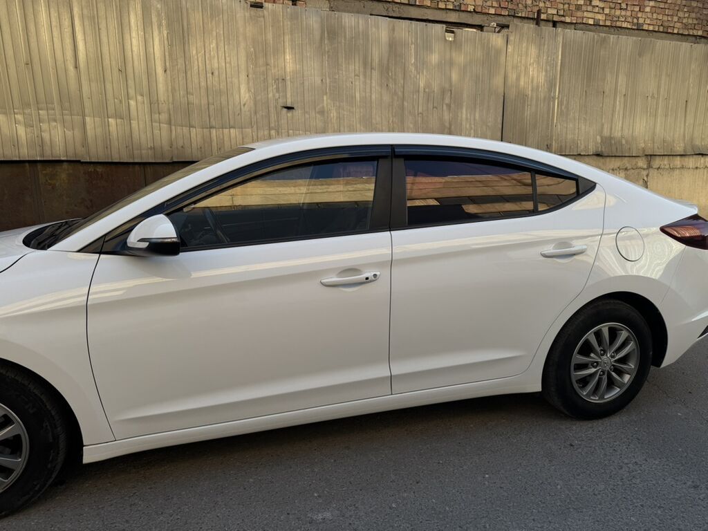 Hyundai Elantra: 2019 г., 1.6 л, Газ, Седан: фото 3