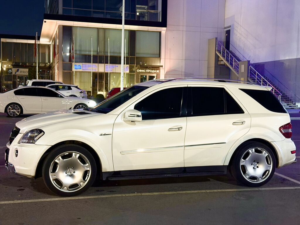 Mercedes-Benz ML-Class AMG: 2011 г., 6.3 л, Автомат, Бензин, Кроссовер: фото 6