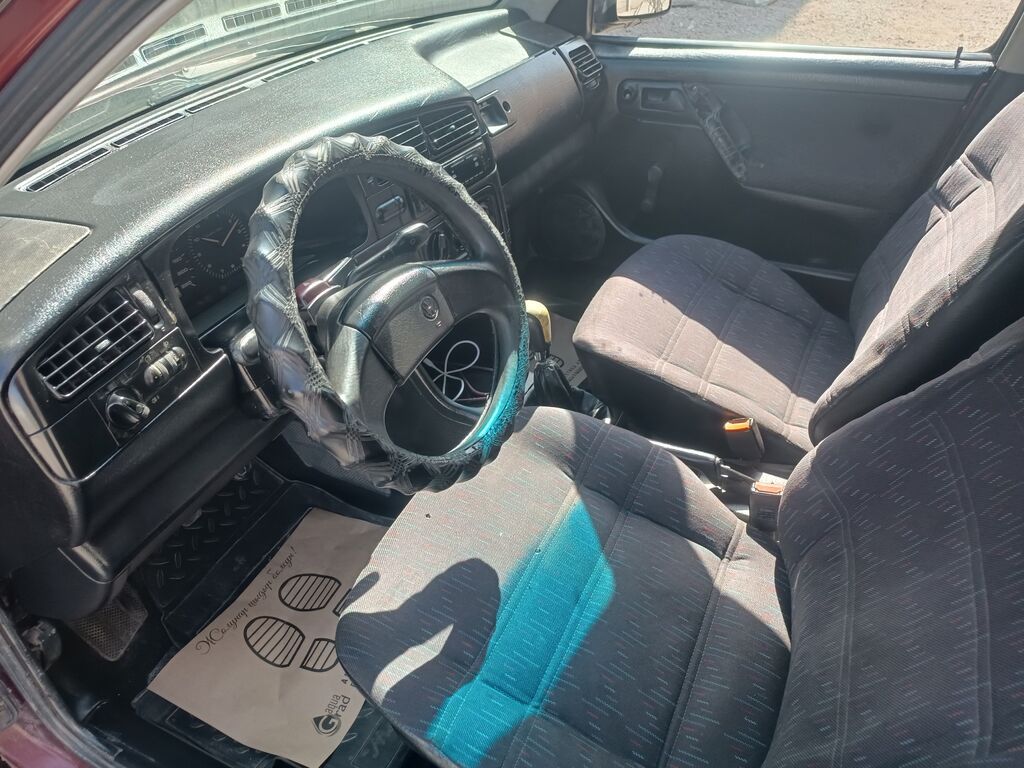 Volkswagen Golf: 1992 г., 1.8 л, Механика, Бензин, Хэтчбэк: фото 4