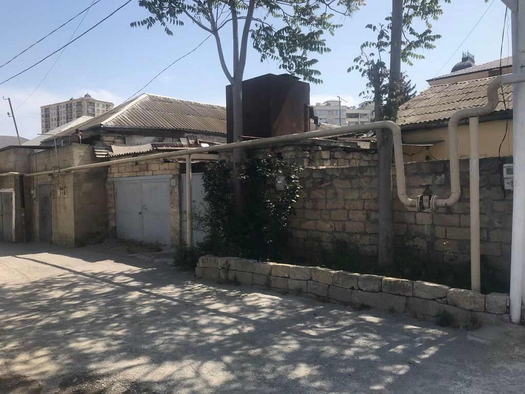 M.Ə. Rəsulzadə qəs. 3 otaqlı, 70 kv. m, Təmirsiz