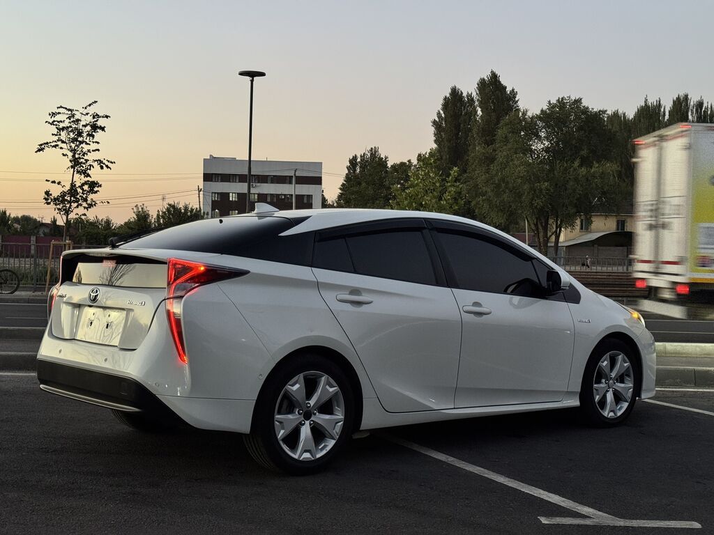 Toyota Prius: 2017 г., 1.8 л, Гибрид: фото 7