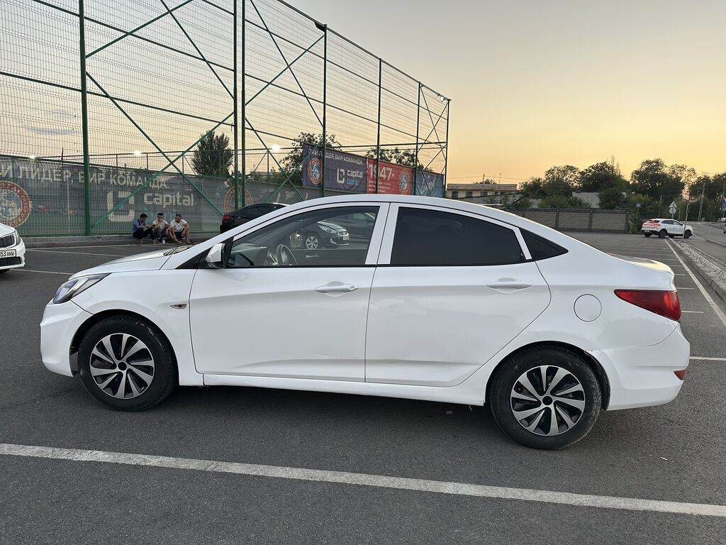 Hyundai Solaris: 2012 г., 1.6 л, Автомат, Бензин, Седан: фото 4