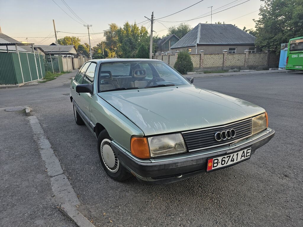 Audi 100: 1984 г., 1.8 л, Механика, Бензин, Седан: фото 6
