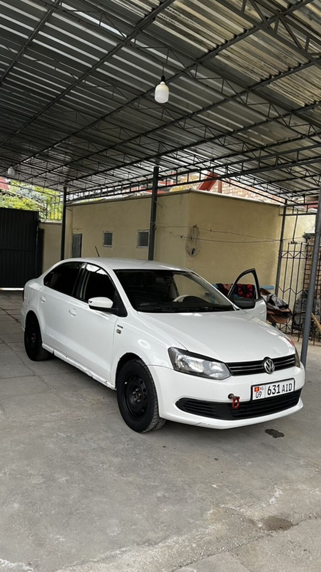 Volkswagen Polo: 2013 г., 1.6 л, Автомат, Газ, Седан: фото 2