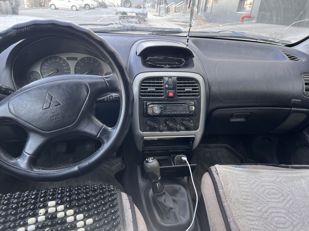 Mitsubishi Carisma: 2002 г., Механика, Седан: фото 3