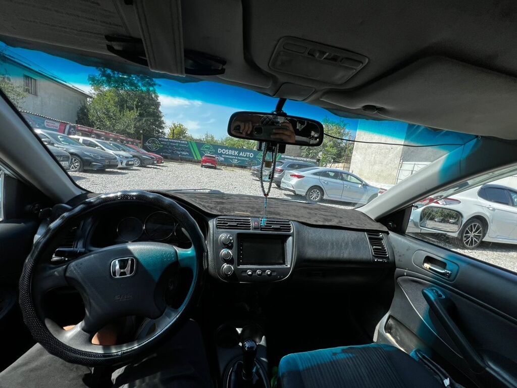 Honda Civic: 2004 г., 1.6 л, Механика, Бензин, Седан: фото 2