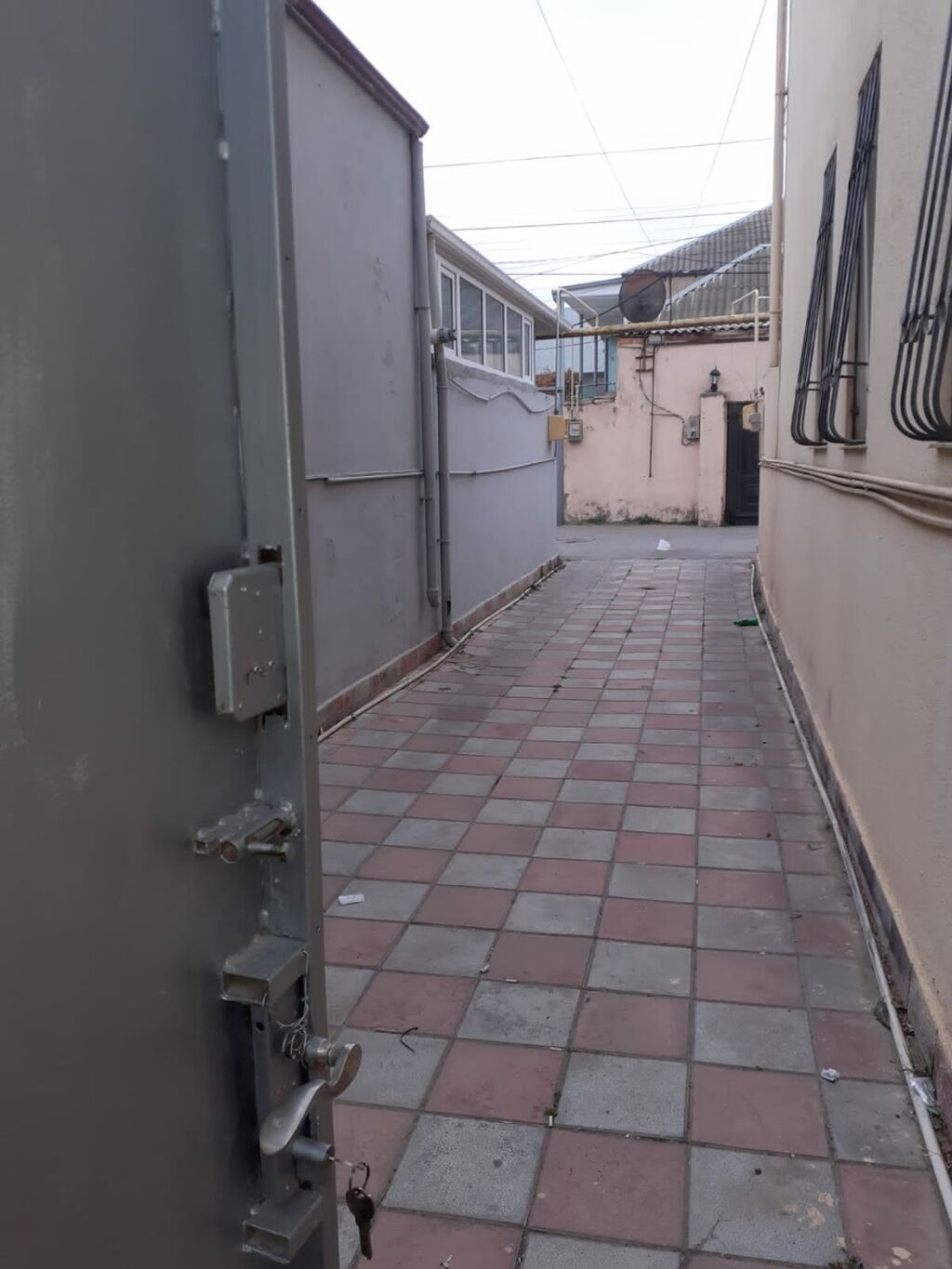 2 otaqlı, 86 kv. m, Yeni təmirli