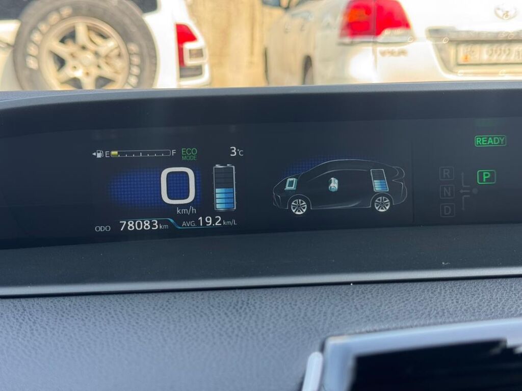 Toyota Prius: 2020 г., 1.8 л, Автомат, Гибрид, Лифтбек: фото 7