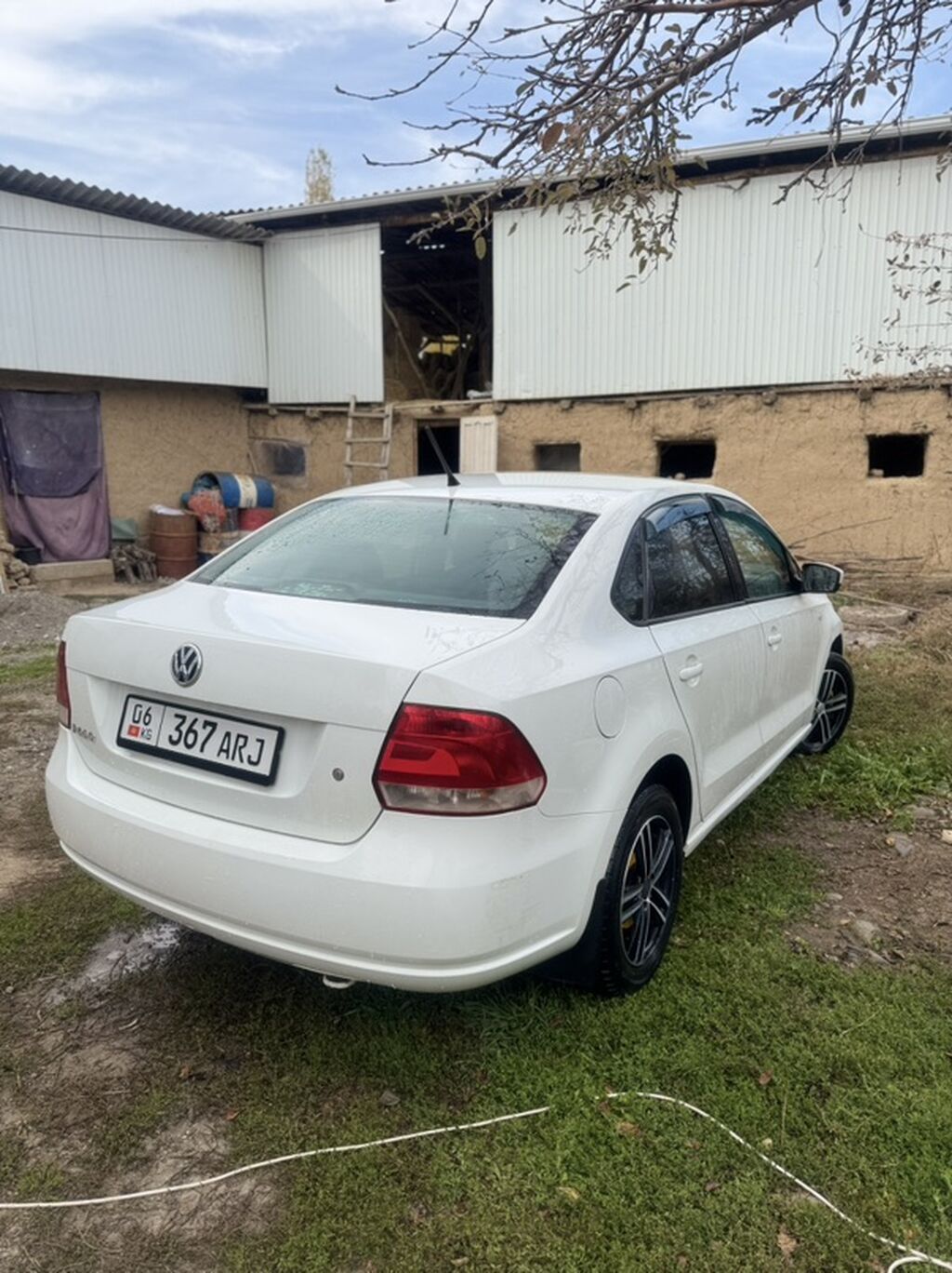 Volkswagen Polo: 2013 г., 1.6 л, Механика, Бензин, Седан: фото 1