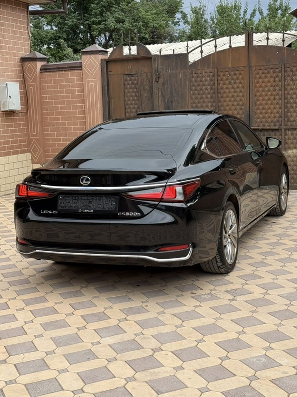 Lexus ES: 2018 г., 2.5 л, Автомат, Гибрид, Седан: фото 4