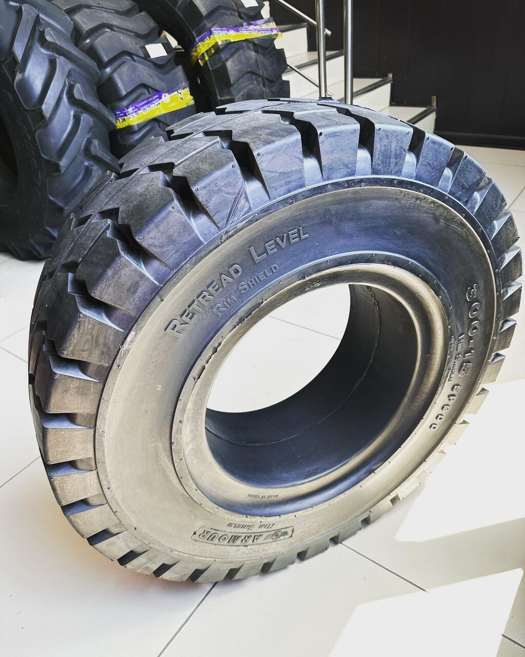 Цельнолитая шина 300-15 (315/70-15) (8.00) ARMOUR SP900 Armour Tyres: фото 4