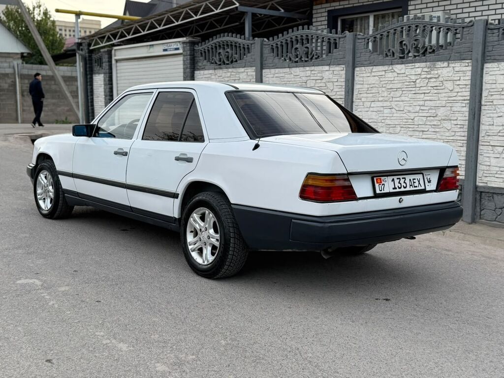 Mercedes-Benz W124: 1988 г., 2 л, Автомат, Бензин, Седан: фото 4