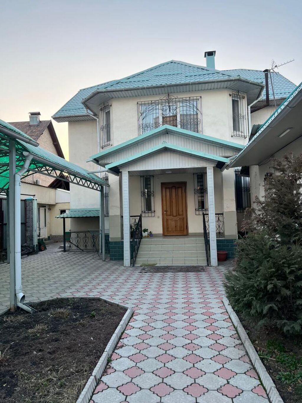 210 м², 6 комнат, Теплый пол, Бронированные двери, Балкон застеклен