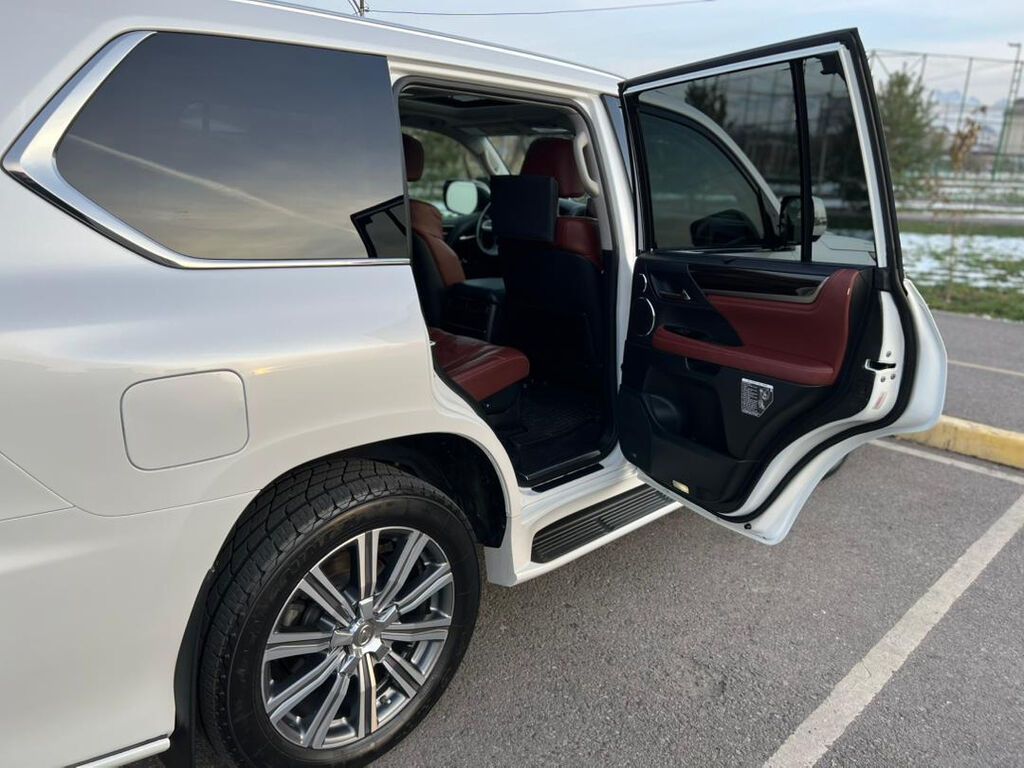 Lexus LX: 2017 г., 5.7 л, Типтроник, Бензин, Внедорожник: фото 6