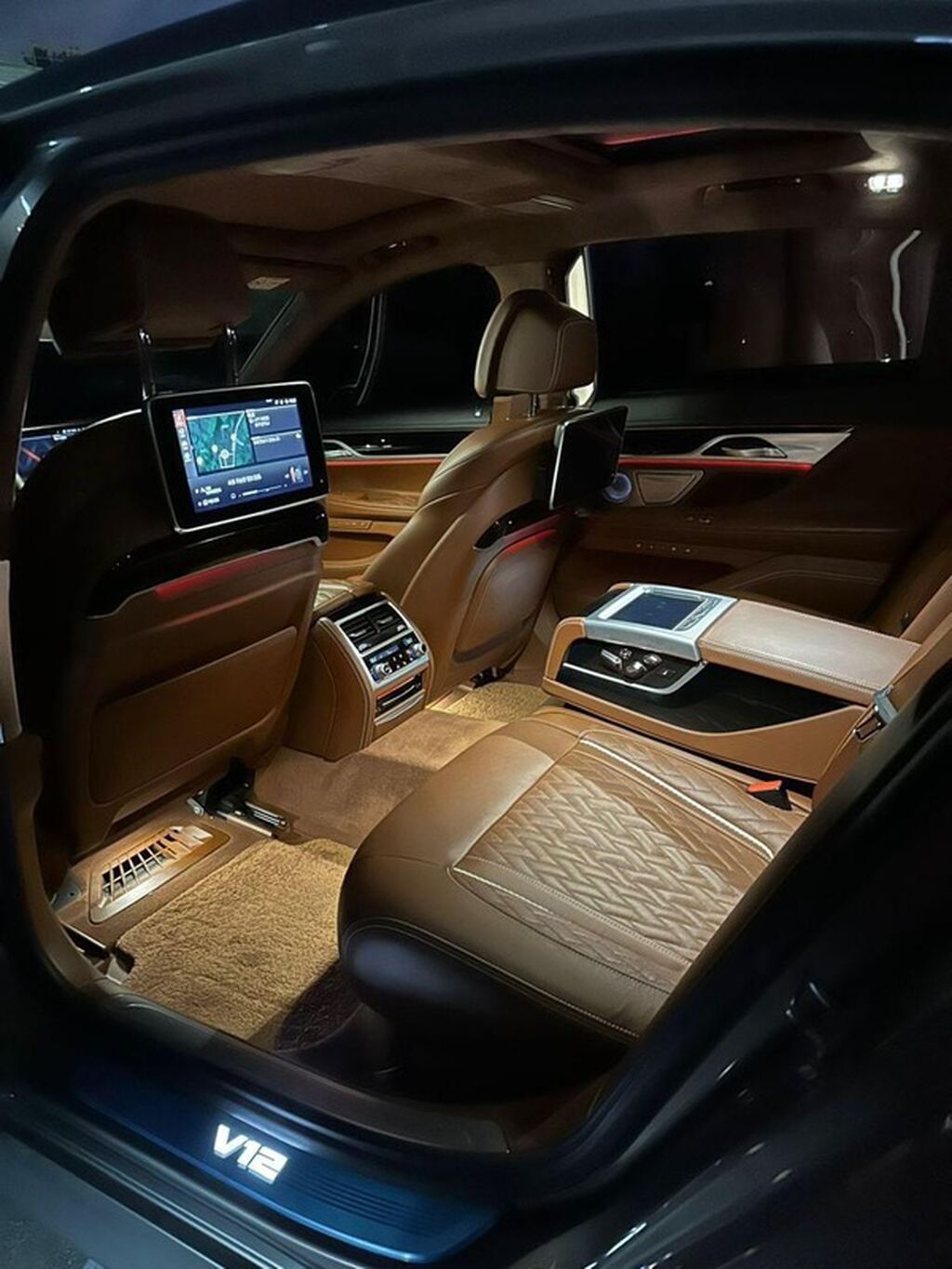 BMW 7 series: 2020 г., 6.6 л, Автомат, Бензин, Седан: фото 4
