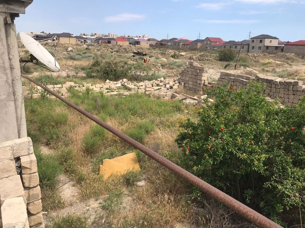 Binəqədi qəs. 5 otaqlı, 320 kv. m, Təmirsiz