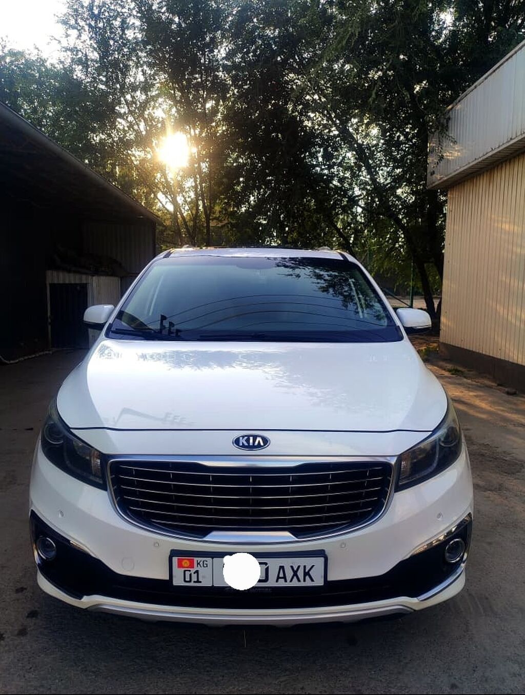 Kia Carnival: 2017 г., 2.2 л, Автомат, Дизель, Минивэн — фото 2