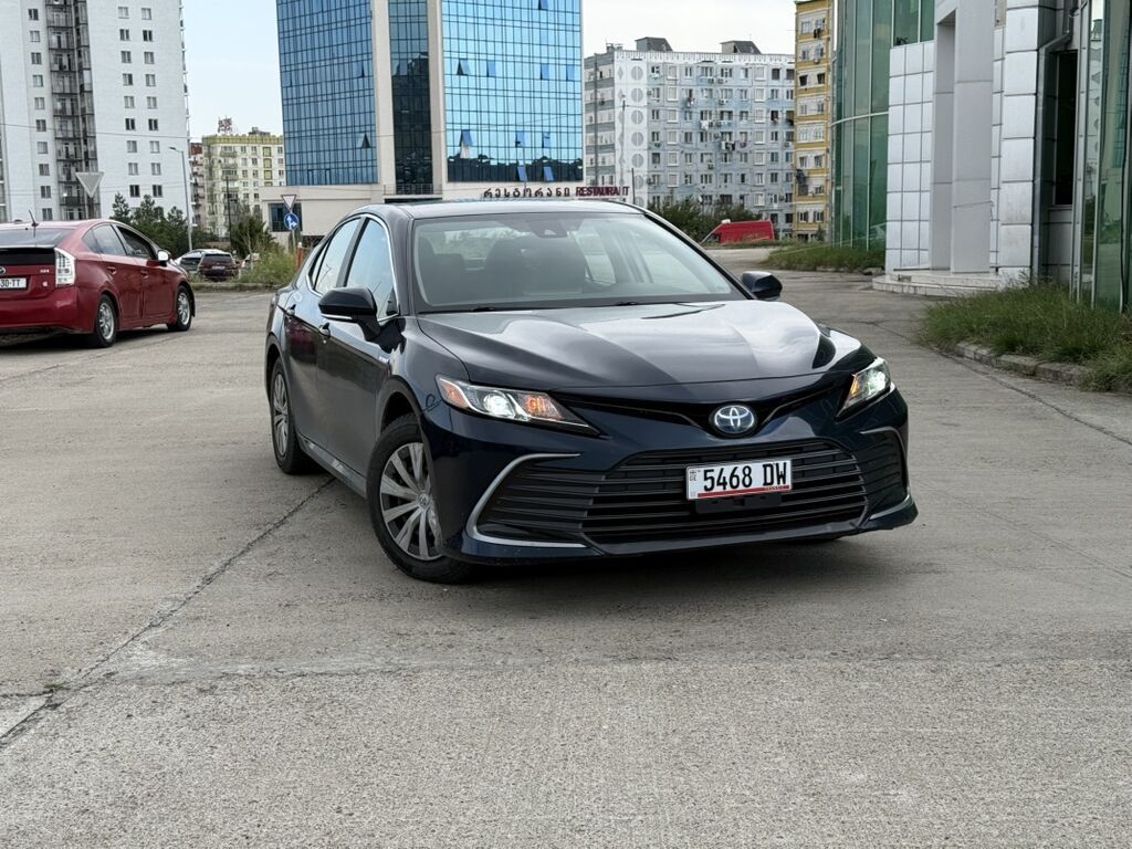 Toyota Camry: 2021 г., 2.5 л, Вариатор, Гибрид, Седан: фото 2