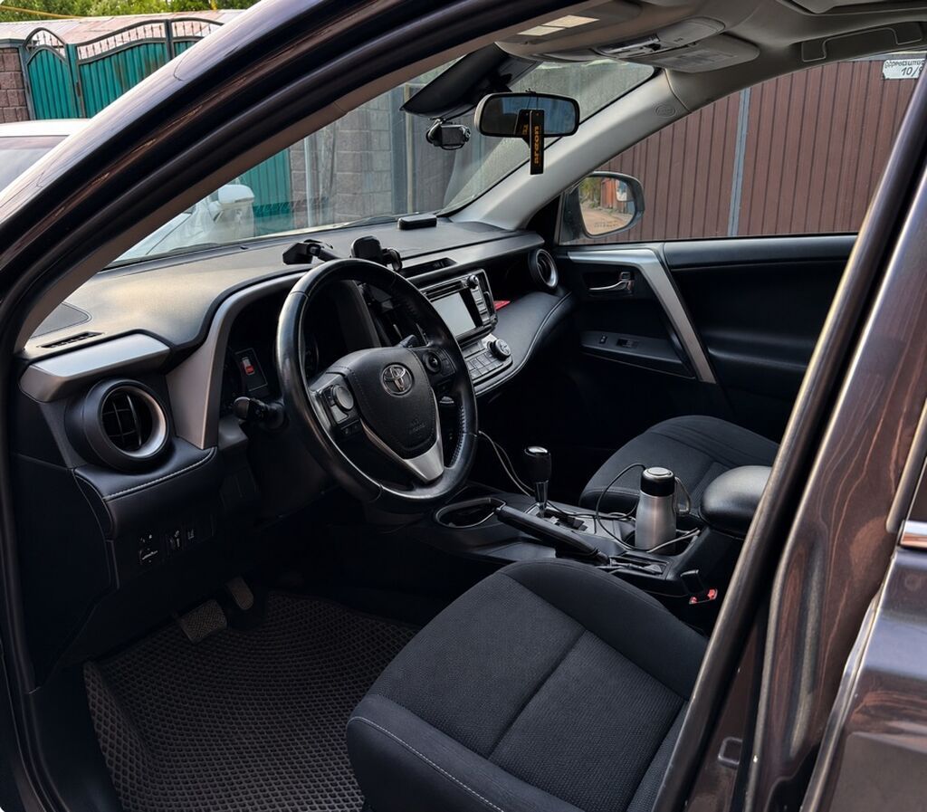 Toyota RAV4: 2017 г., 2.5 л, Автомат, Бензин, Кроссовер — фото 4