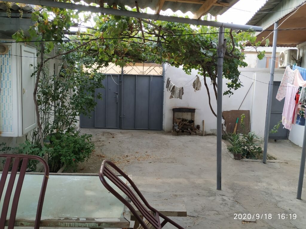 Binəqədi qəs. 3 otaqlı, 93 kv. m, Orta təmir
