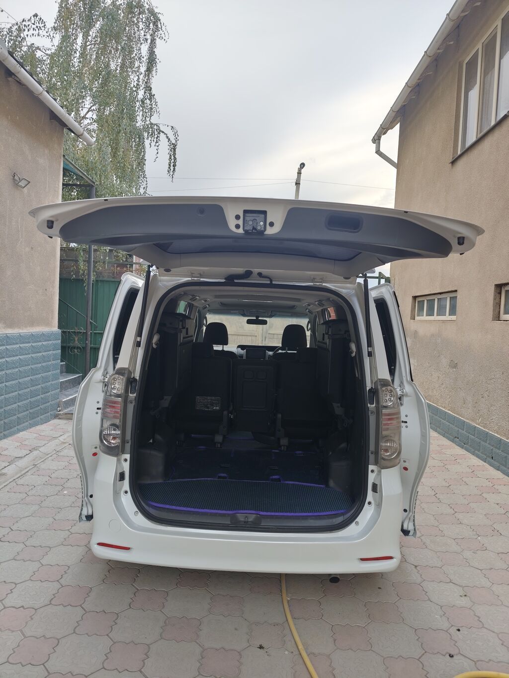 Toyota Voxy: 2008 г., 2 л, Вариатор, Бензин, Минивэн: фото 5