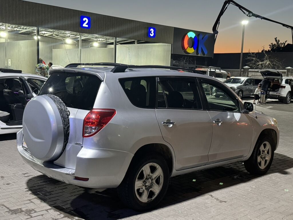 Toyota RAV4: 2006 г., 2.4 л, Автомат, Бензин, Кроссовер: фото 2